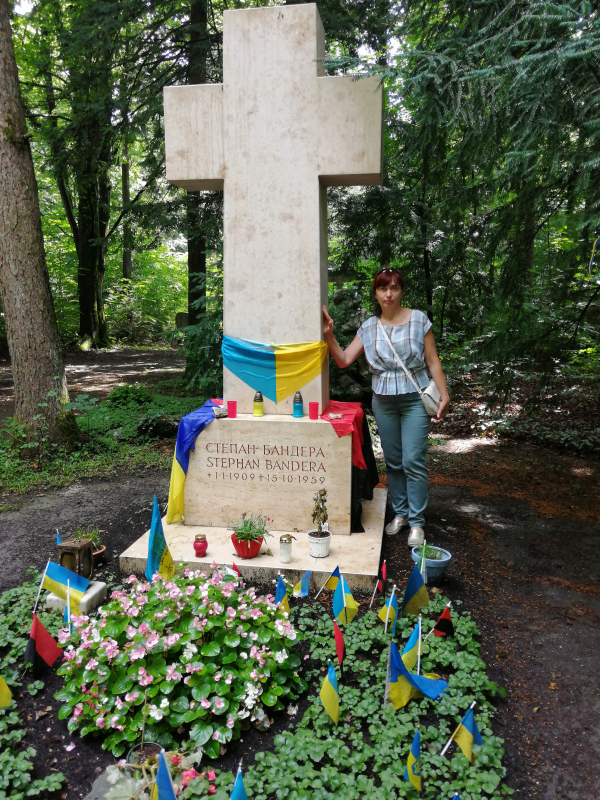 могила Степана Бандери на німецькому кладовищі Вальдфрідгоф