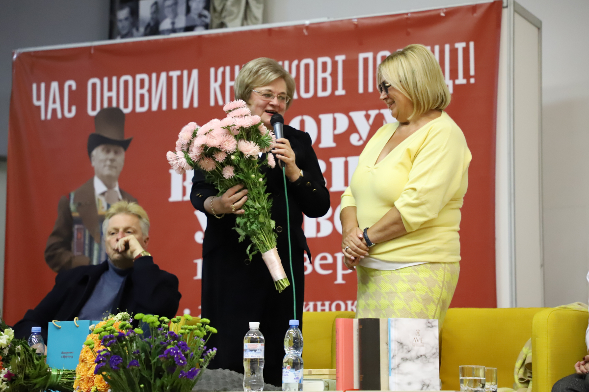 «День вдячності» – нова книга Всеукраїнської газети «День»